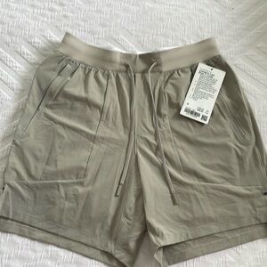 Men’s Lululemon License to Train Short 7” Lined